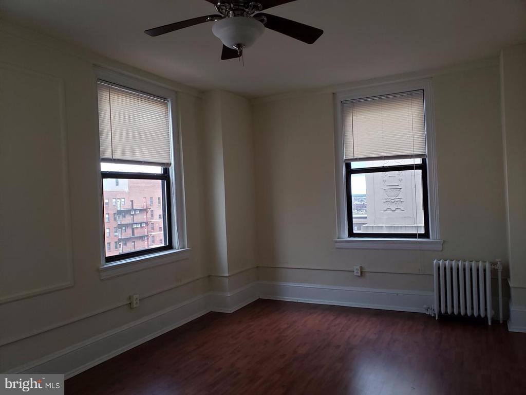 Primary Photo - 1324 Locust St