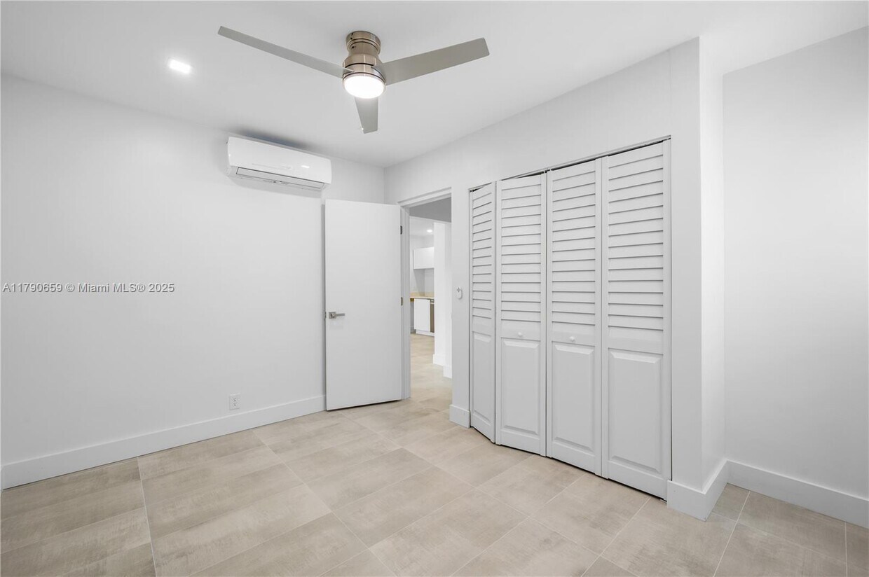 Foto del edificio - 551 NE 26th St