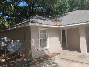 Building Photo - 1715 SW 107th Ln