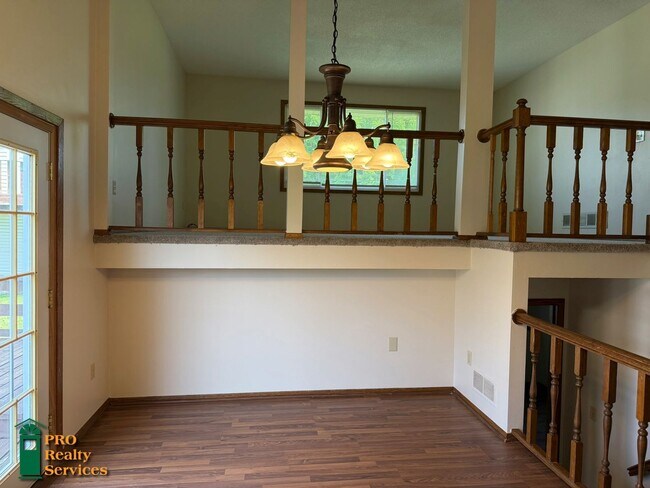 Building Photo - 3 Bedroom Home in Maple Grove