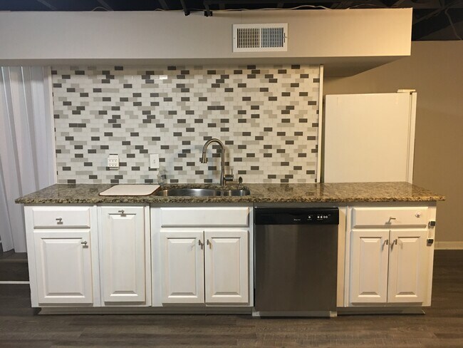 Kitchen - 4508 Kingsgate Dr