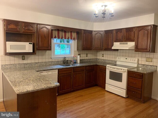 Foto del edificio - 18 Hidden Valley Dr