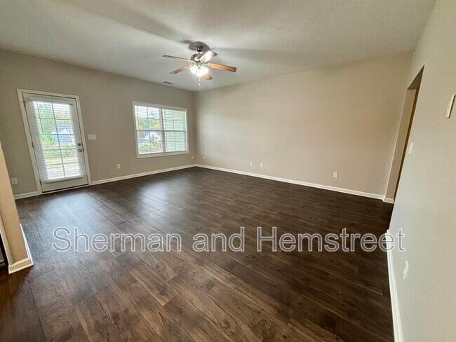 Foto del edificio - 4017 Pensacola Way