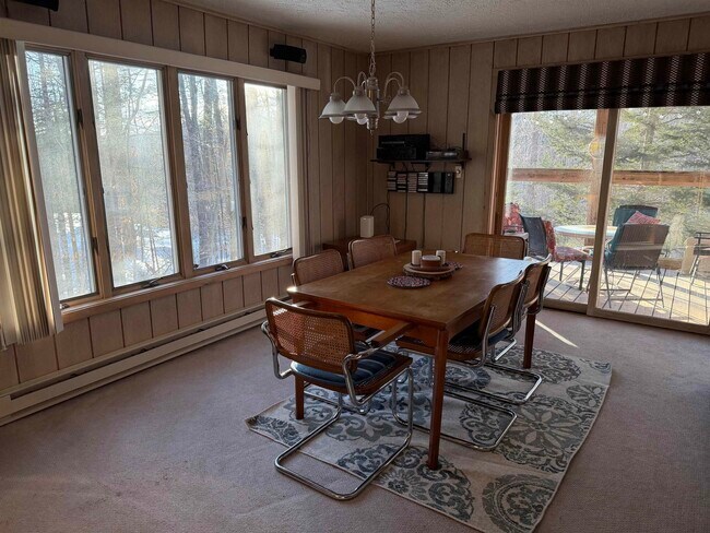 Foto del edificio - 127 Mountain Ridge Rd