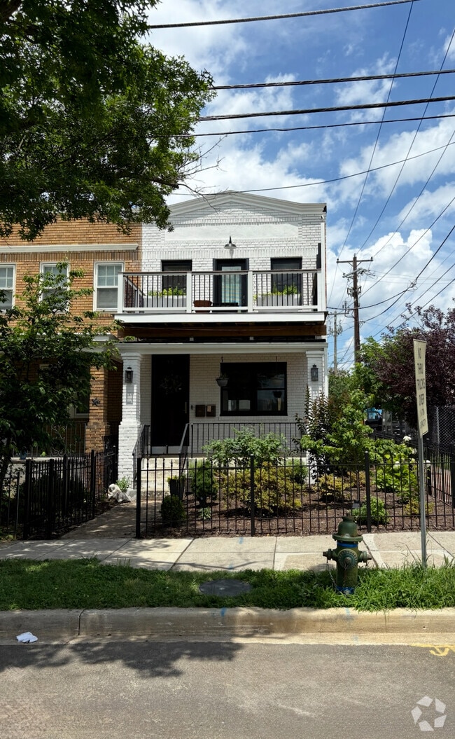 Building Photo - 336 Channing St NE