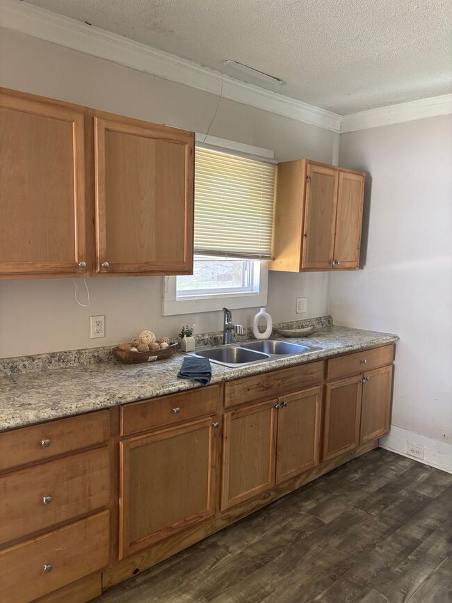 Foto del edificio - COMING SOON! Spacious 2 bed House! DEPOSIT...