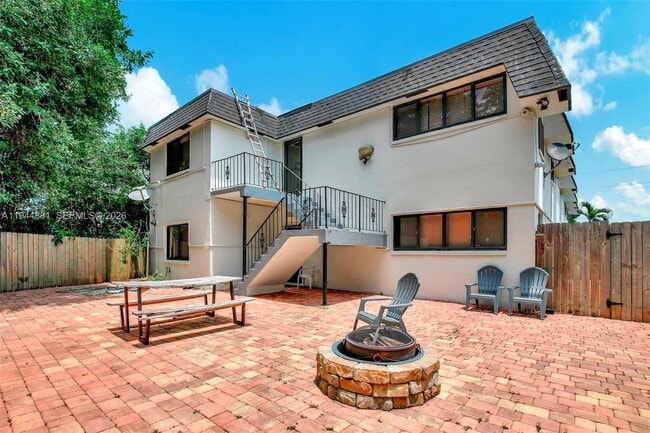 Foto del edificio - 5731 NE 18th Ave