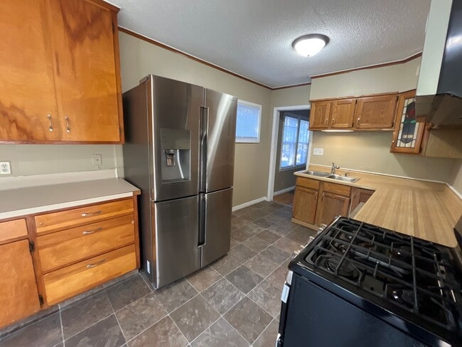 Building Photo - 4 bedroom, 2 bathroom home in the peaceful community of Mahtomedi access to White Bear Lake