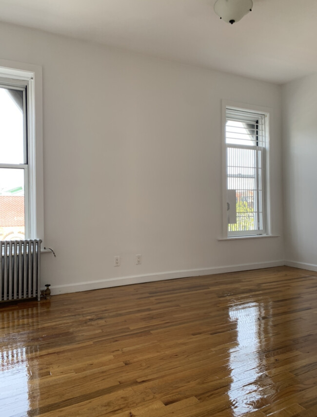 Building Photo - 1540 Dekalb Ave