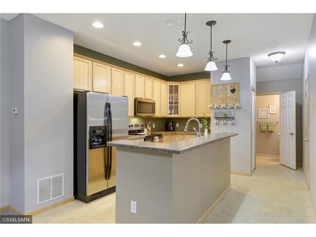 Building Photo - 15588 Emerald Dr N