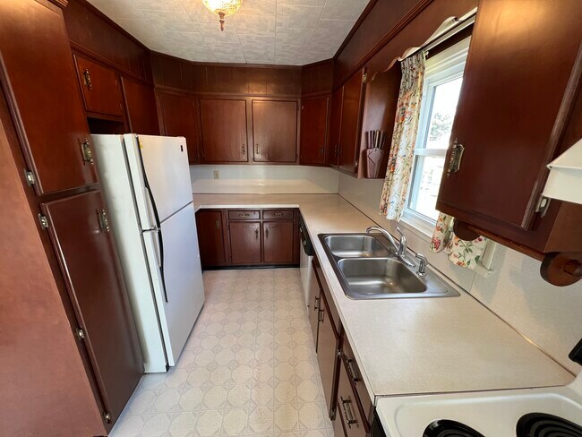 Beautiful kitchen - 11349 Greenberry Rd