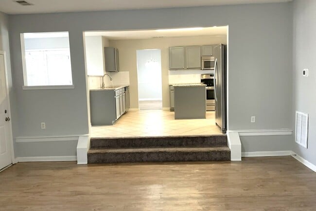 Building Photo - 553 Carlsbad Cv