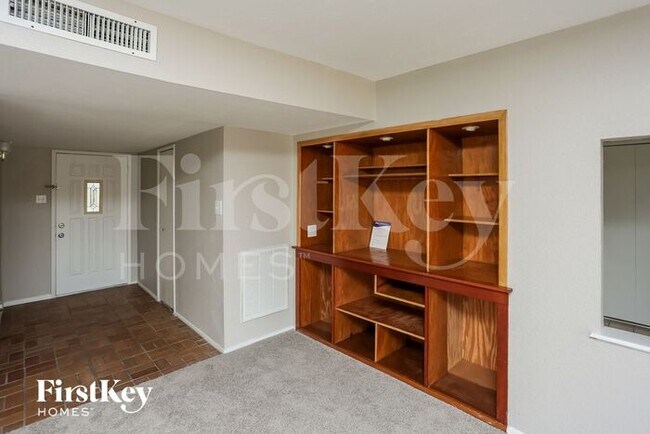 Foto del edificio - 2105 Highbury Rd