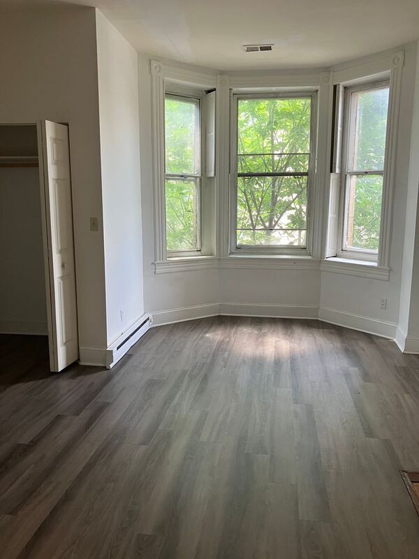 Foto del edificio - 112 E Preston St