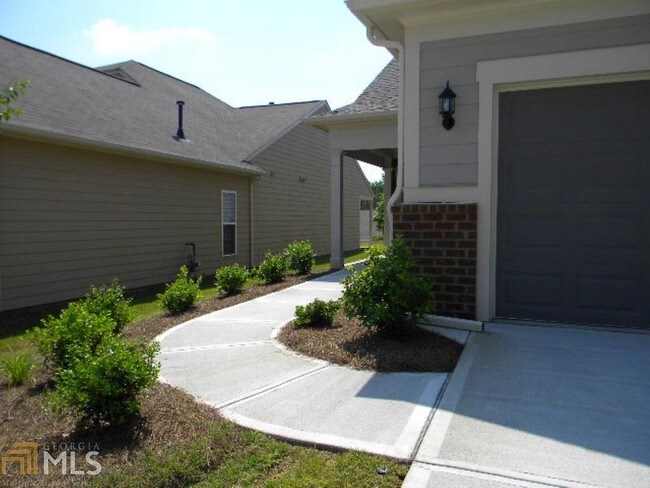 Building Photo - 230 English Ivy Dr