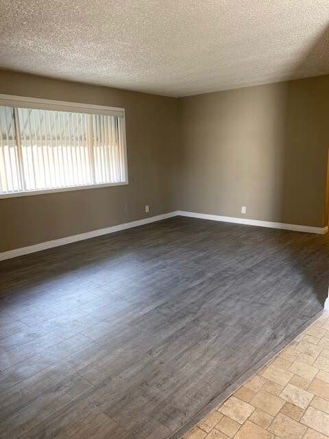 Living Room - 612 E Newmark Ave
