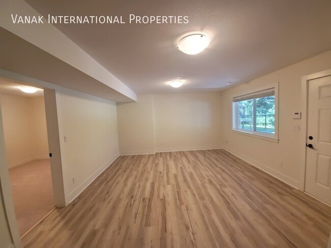 Building Photo - $1,750- 2 Bed / 1 Bath Basement in Maple R...