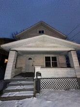 Building Photo - 709 3rd St SE