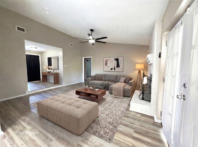 Foto del edificio - 3519 Acorn Way Ln