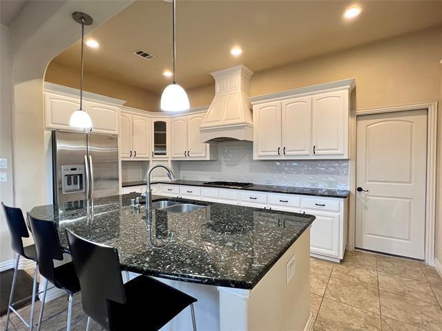 Building Photo - 2043 Loma Alta Dr