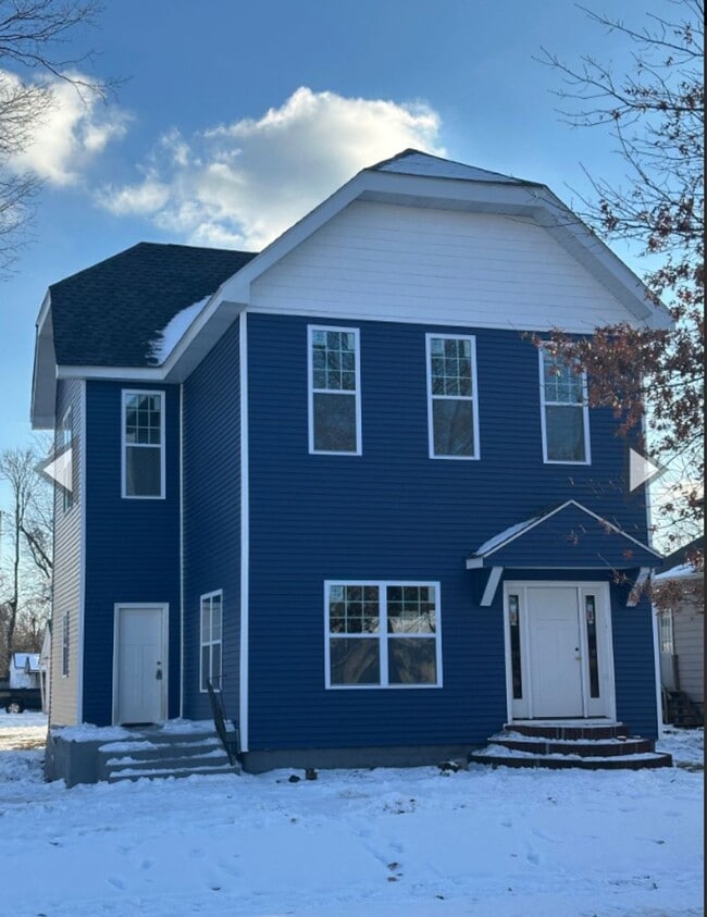 Building Photo - 1915 Poplar St