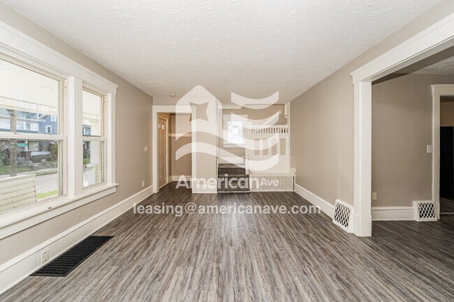 Foto del edificio - 1247 Hoover Pl NW