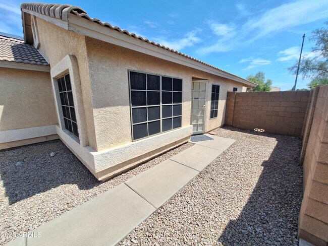Building Photo - 13621 N 129th Dr