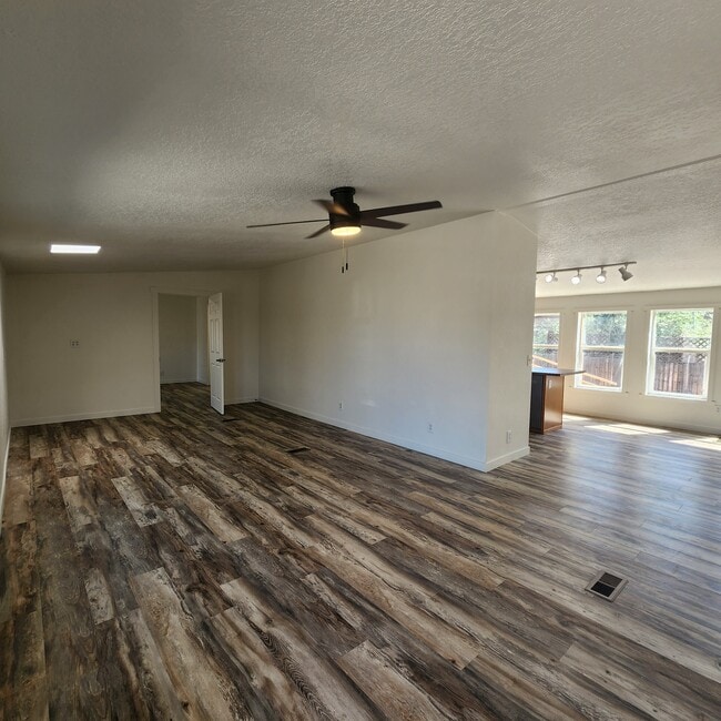 Building Photo - 21533 W Laura St