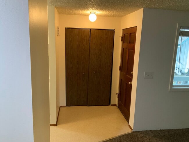 Building Photo - 1 Bedroom Condo in Southwest Eugene