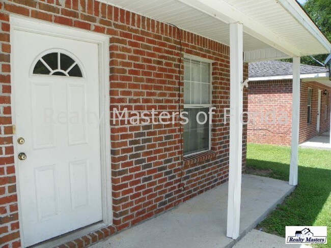Building Photo - 5 minutes drive to Whiting Field Built in 200