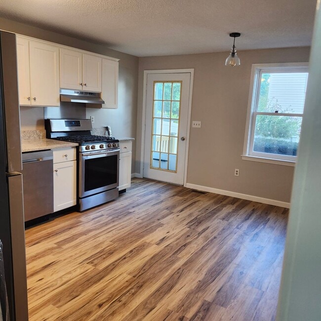 Building Photo - 6A Pine Grove Ave