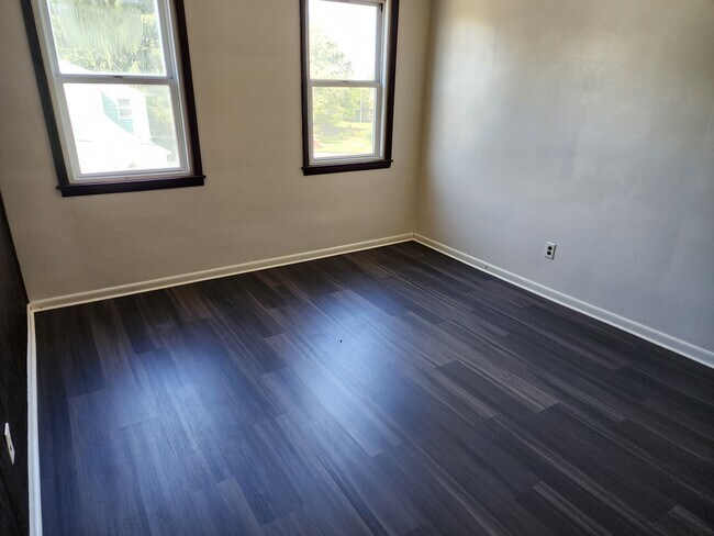 Foto del edificio - 713 Emerson Ave