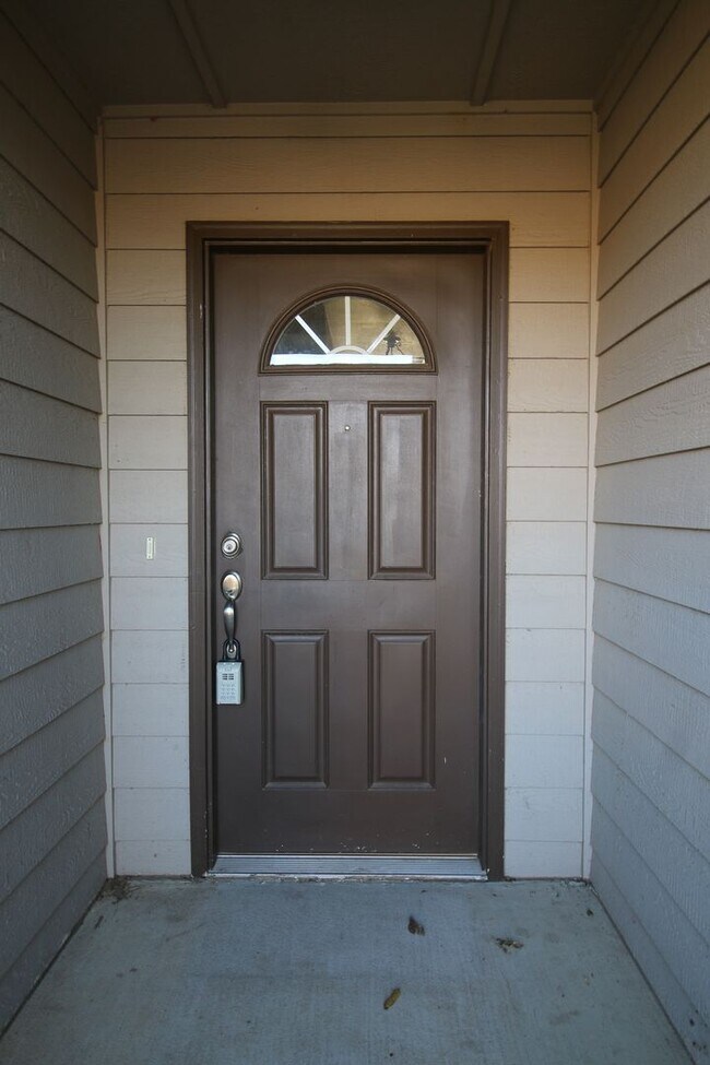 Building Photo - 3 Bed 2 Bath Rental in Bixby!