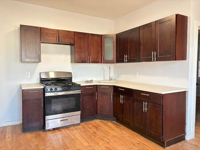 Building Photo - 379 S 20th St