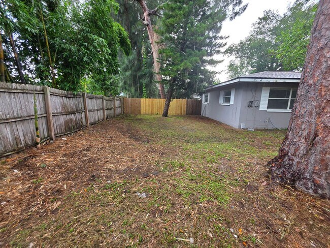 Building Photo - 5401 Russell Ave
