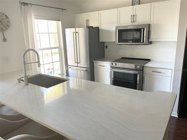 Foto del edificio - 4275 CASTLEBRIDGE Ln