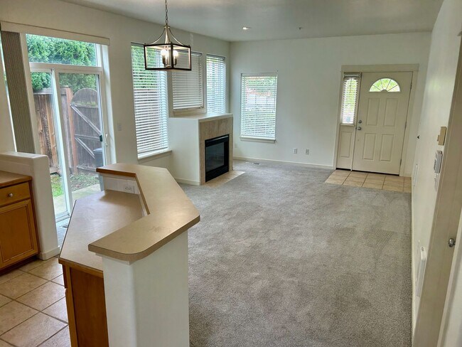 Building Photo - Spacious 2-Bedroom, 2-Bath Townhome with Primary Suite in Happy Valley
