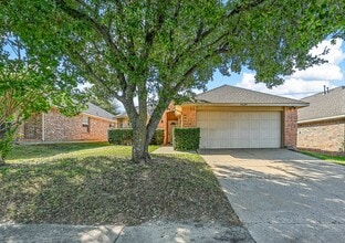 Building Photo - 9229 Chesapeake Ln