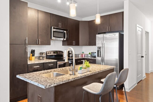 Building Photo - 205 S Kings Dr