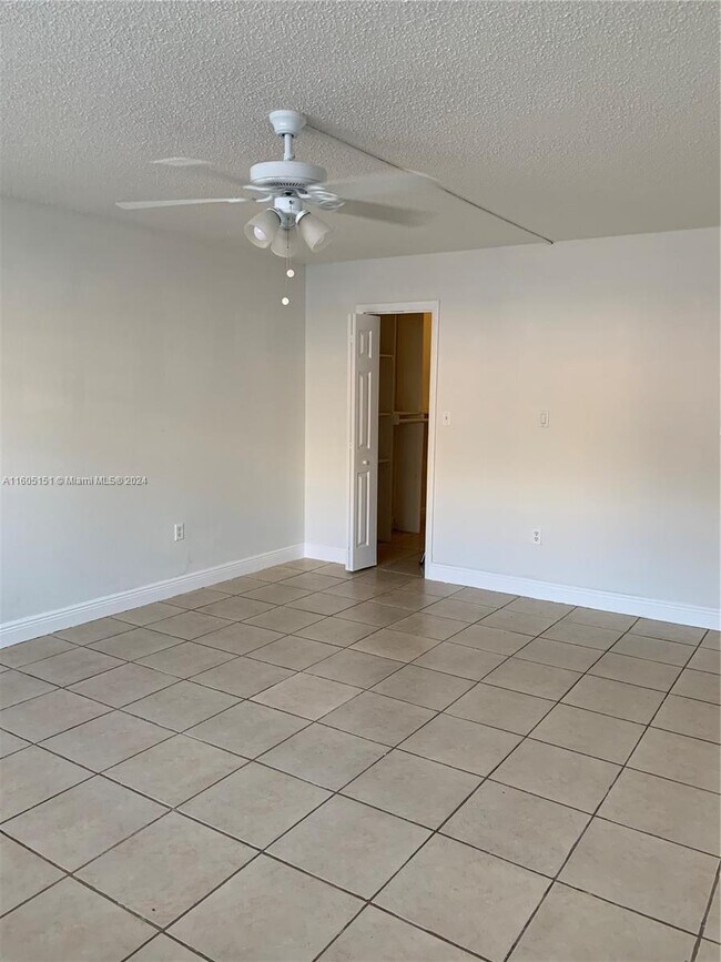 Building Photo - 6960 Miami Gardens Dr