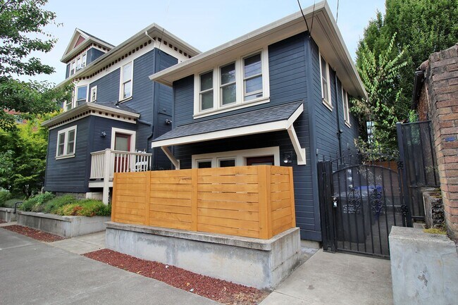 Building Photo - 220 NW 17th Ave