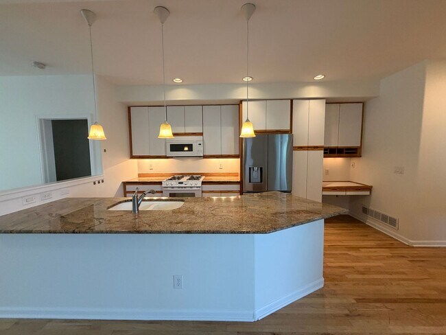 Foto del edificio - Spacious Cherry Creek Home with Dual Primary Suites & Finished Basement Apartment Potential