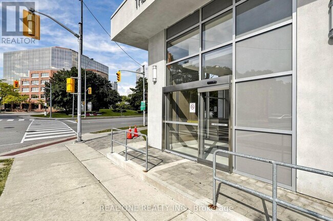 Building Photo - 275 Yorkland Rd