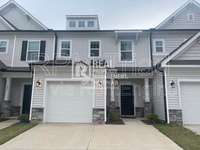 Building Photo - 207 Solacium Ln
