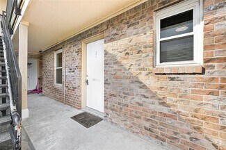 Building Photo - 107 E Willowick Ave