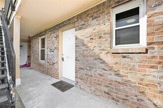 Building Photo - 107 E Willowick Ave