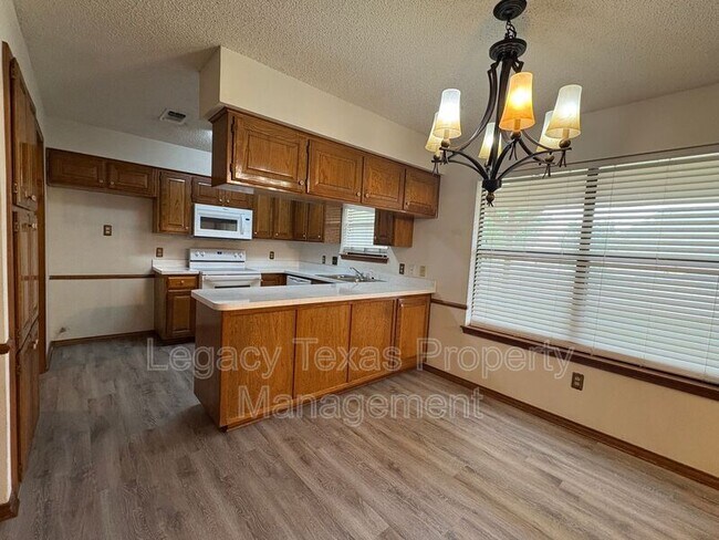Foto del edificio - 1203 Stonelake Dr