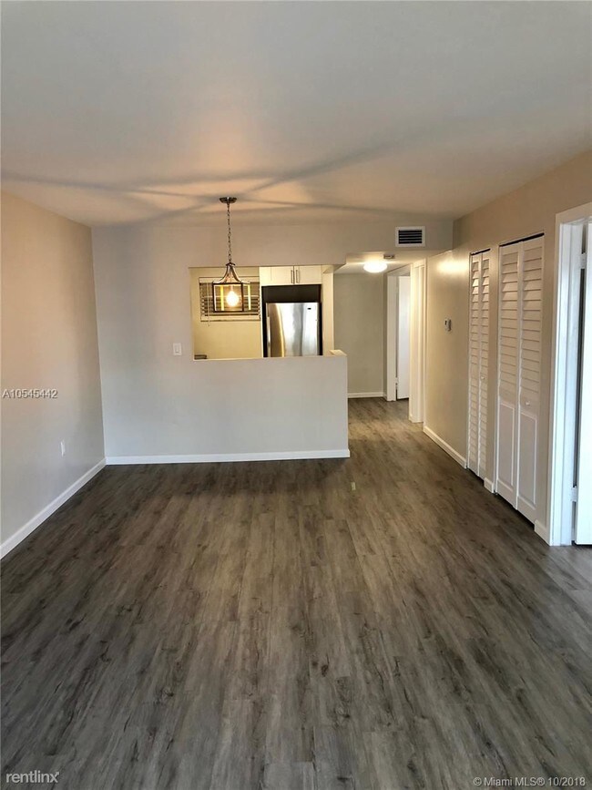 Building Photo - 2 br, 2 bath Condo - 1151 Collins Ave 504