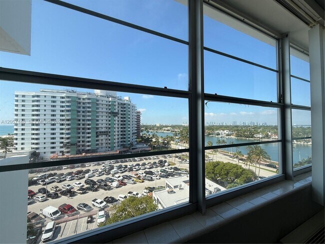 Foto del edificio - 5313 Collins Ave
