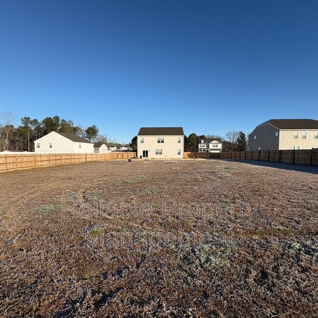 Foto del edificio - 96 Black Crk Dr